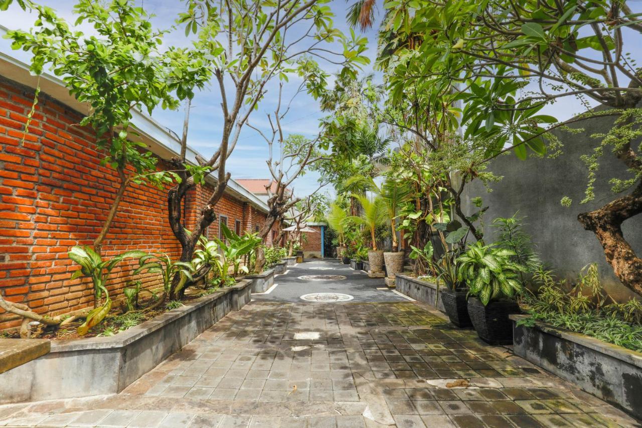 Puri Bagus Villa Legian Kuta Bagian luar foto